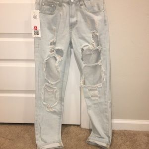 Light distressed jeans